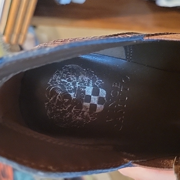 Vince Camuto booty snake skin - Picture 5 of 5